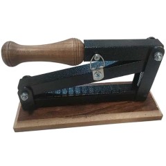 بادام‌شکن و گردوشکن خانگی: شکستن آسان و سریع مغزها!