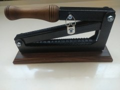 بادام شکن و گردو شکن اهرمی آپارتمانی: لذت شکستن آسان و بی دردسر در فضای کوچک!